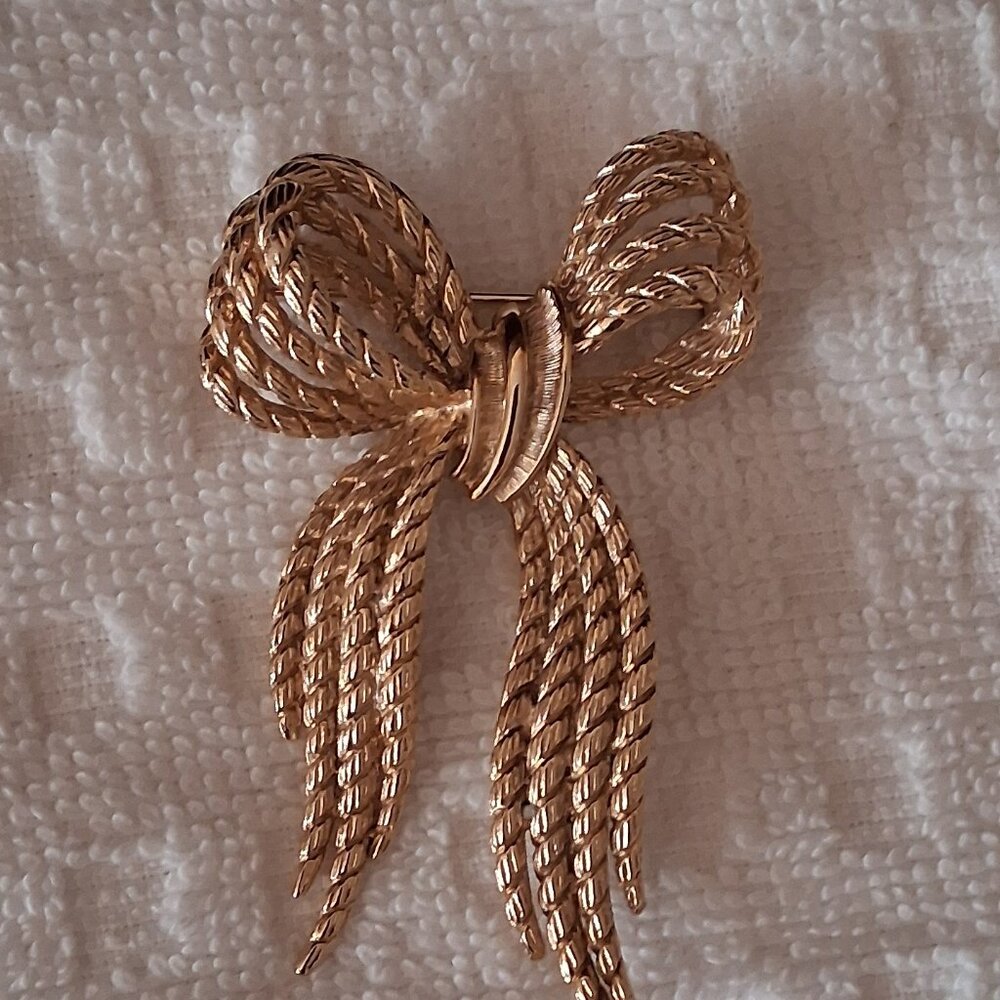 Vintage Gold Tone Brooch